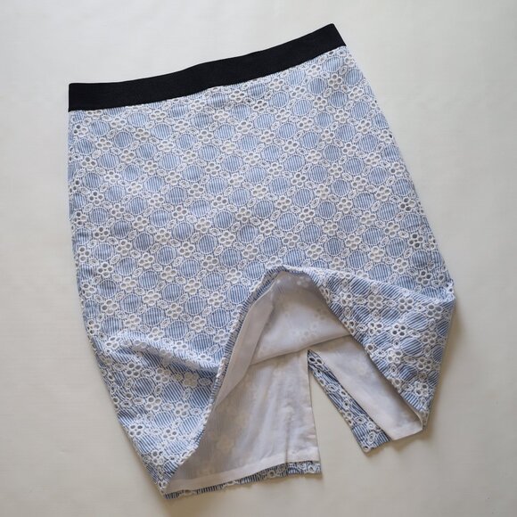 BANANA REPUBLIC Size 4 Blue Pink Skirt Blouse Set Career Eyelet Silk - Picture 6 of 12